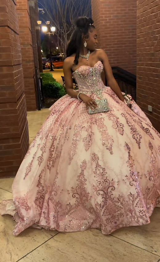 Gorgeous Pink Ball Gown Strapless Quinceanera Dress Tulle Appliques Sleeveless Sweet 16 Dress EQ07106