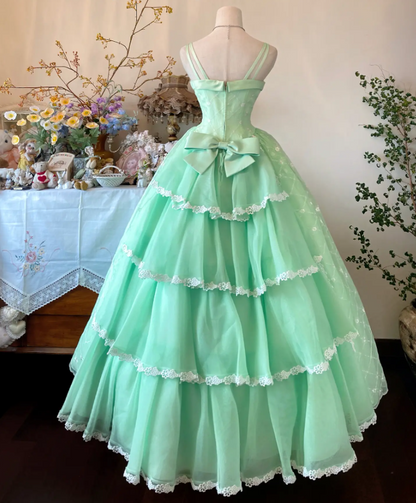 Wunderschönes grünes Ballkleid, trägerlos, Quinceanera-Kleid, Tüll-Applikationen, ärmellos, Sweet 16 Kleid EQ07107