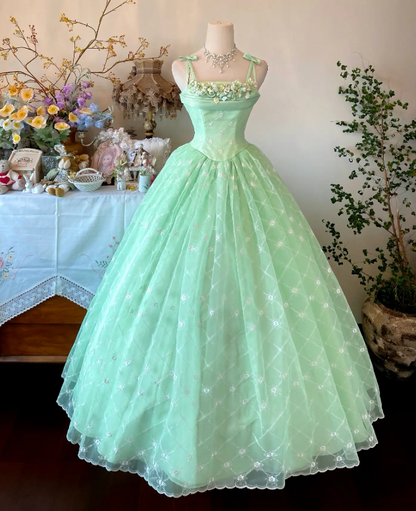 Wunderschönes grünes Ballkleid, trägerlos, Quinceanera-Kleid, Tüll-Applikationen, ärmellos, Sweet 16 Kleid EQ07107