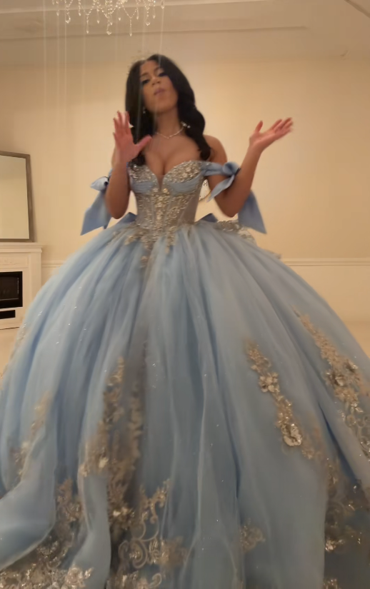 Pale Blue Sweet 16 Dress Gorgeous Off-shoulder Ball Gown Tulle Long Prom Dress Appliques Quinceanera Dress EQ07114