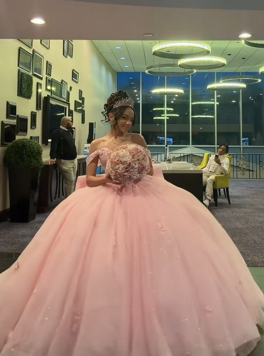 Pink Sweet 16 Dress Gorgeous Off-shoulder Ball Gown Tulle Long Prom Dress Appliques Quinceanera Dress EQ07115