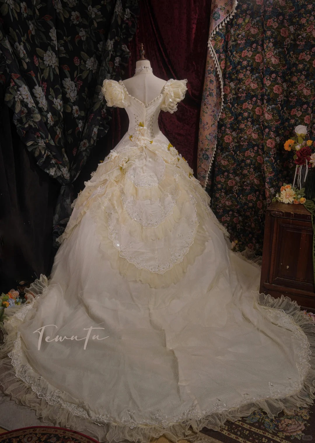 Robe de bal jaune Sweet 16, magnifique col en V, en tulle, longue pour le bal, avec appliques, robe de quinceanera EQ07120