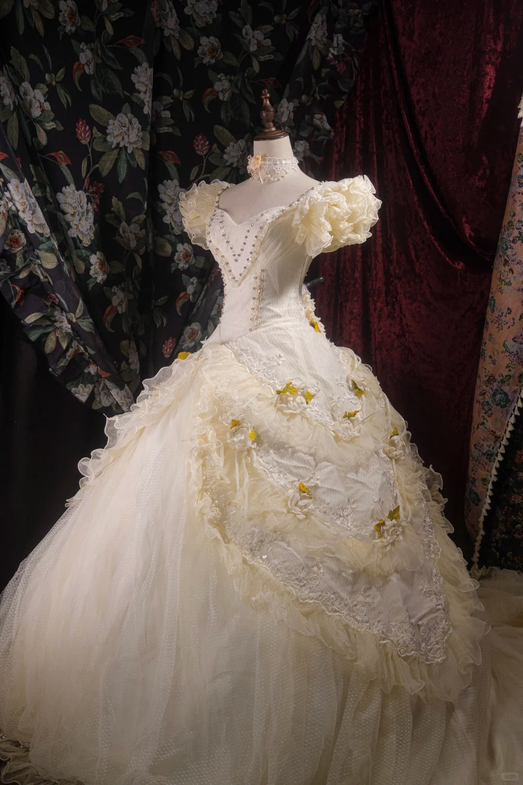 Robe de bal jaune Sweet 16, magnifique col en V, en tulle, longue pour le bal, avec appliques, robe de quinceanera EQ07120