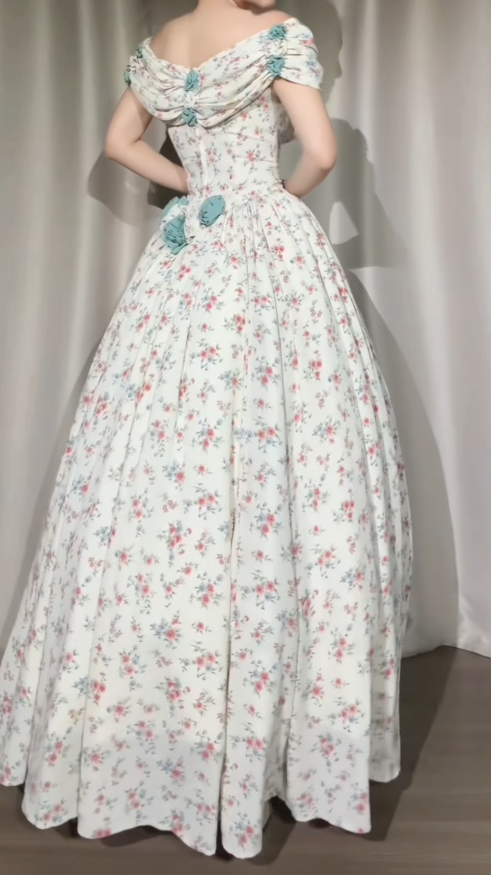 Robe Fleurie Douce 16 Robe de Bal Magnifique à Épaules Dénudées Tulle Longue Robe de Bal Appliques Robe de Quinceañera EQ07121
