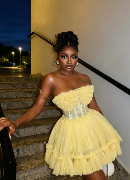 Schickes gelbes Geburtstagskleid A-Linie Trägerloses kurzes Ballkleid Tüll Ärmelloses Abendkleid ES07106