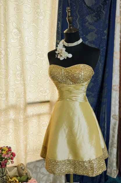 Robe de cocktail chic trapèze à col cœur en satin pour remise de diplôme, robe d'anniversaire jaune ES07128