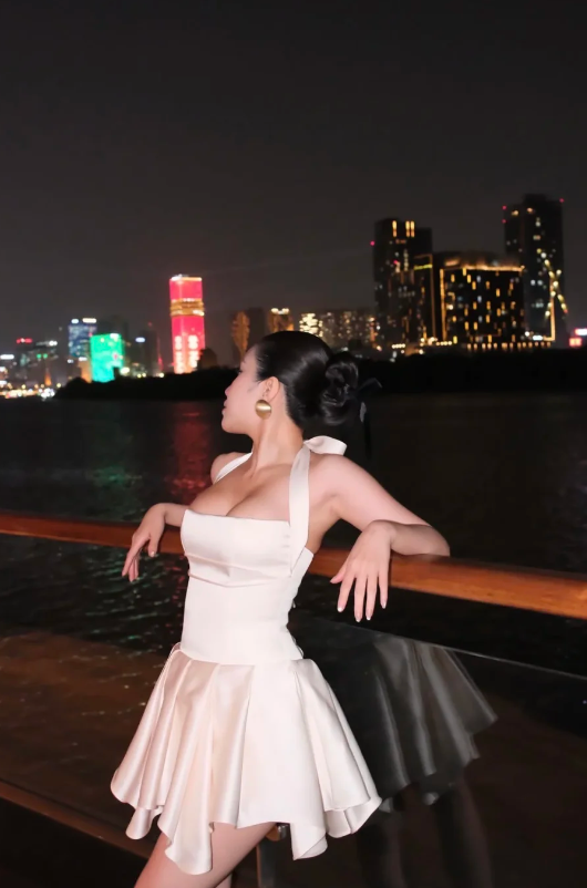 Jolie Robe d'Anniversaire à Col Licou, Robe d'Été en Satin Coupe A, Robe de Soirée Blanche ES07235