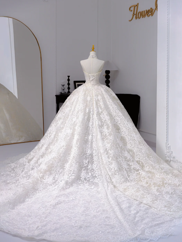 Simple Strapless Ball Gown Lace Wedding Dresses Beaded Bridal Gowns White Sleeveless Bridal Dresses EW0108