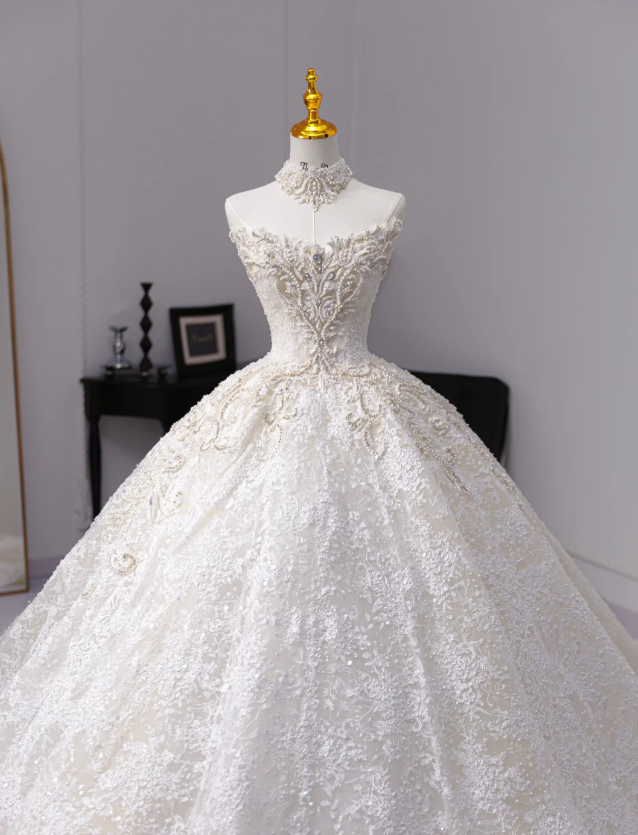Simple Strapless Ball Gown Lace Wedding Dresses Beaded Bridal Gowns White Sleeveless Bridal Dresses EW0108