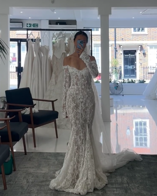Simple Off-the-shoulder Ball Gown Tulle Wedding Dresses Applique Bridal Gowns White Long-sleeved Bridal Dresses EW0109