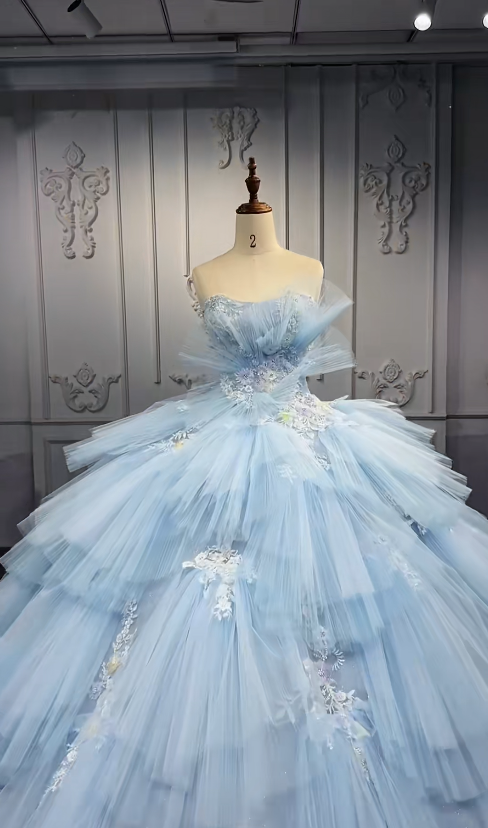 Gorgeous Strapless Ball Gown Tiered Tulle Long Prom Dresses Applique Light Blue Quinceanera Dresses Sleeveless Sweet 16 Dress EW0112