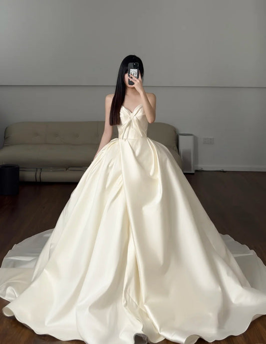 Wunderschönes dunkelolivgrünes herzförmiger Ausschnitt A-Linie Satin Tüll Kurzes Ballkleid Homecoming-Kleid ED02575