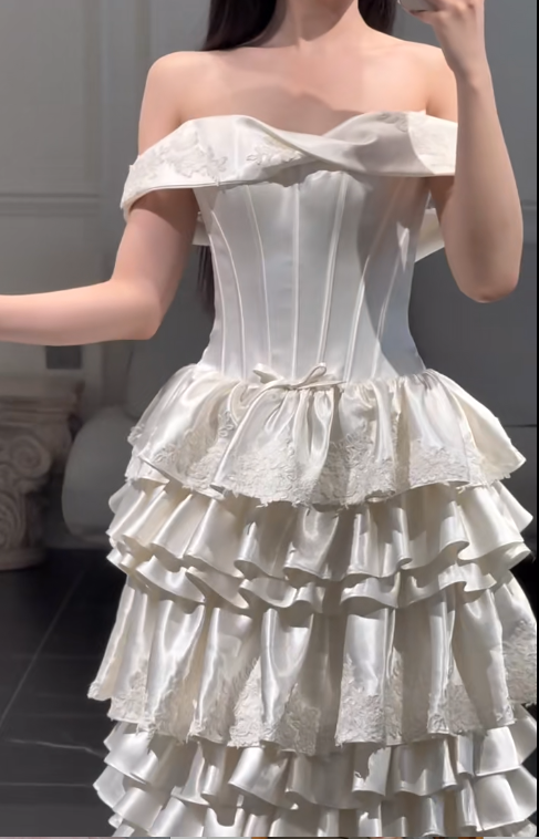 Wunderschönes dunkelolivgrünes herzförmiger Ausschnitt A-Linie Satin Tüll Kurzes Ballkleid Homecoming-Kleid ED02575