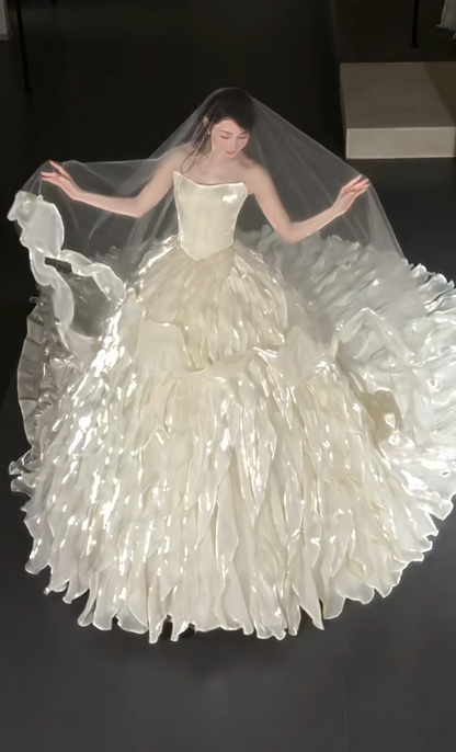 Elegant Strapless Ball Gown Tiered Tulle Luxury Wedding Dresses, Sleeveless Bridal Gowns EW036