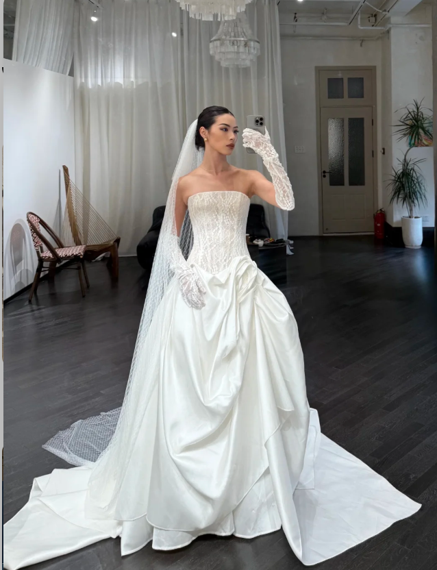 Strapless Ball Gown Lace Satin Luxury Wedding Dresses, White Bridal Gowns EW40
