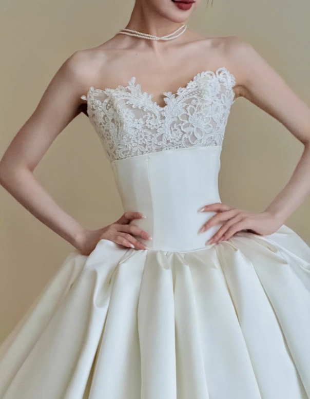 Robe de mariée trapèze modeste et charmante en satin Robe de mariée blanche EW04753
