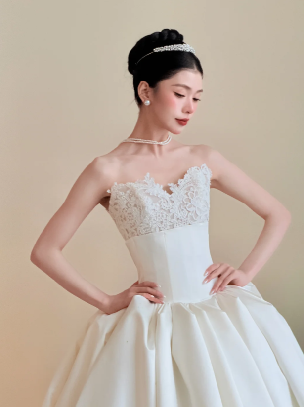 Robe de mariée trapèze modeste et charmante en satin Robe de mariée blanche EW04753