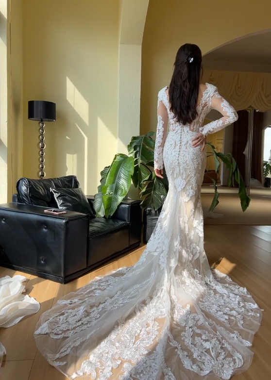 Robe de mariée intemporelle sirène avec applications en dentelle, robes de mariée blanches EW04761