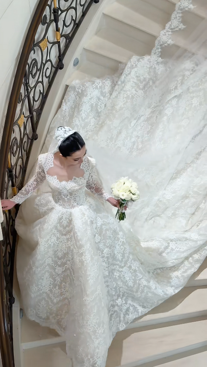 Robe de mariée intemporelle coupe trapèze avec appliques en dentelle EW04762