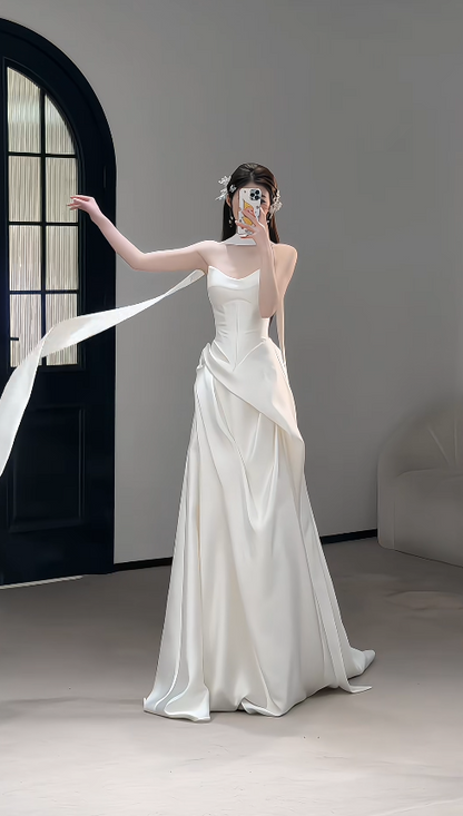Robe de mariée intemporelle en satin coupe fourreau, Robe de mariée blanche EW04767