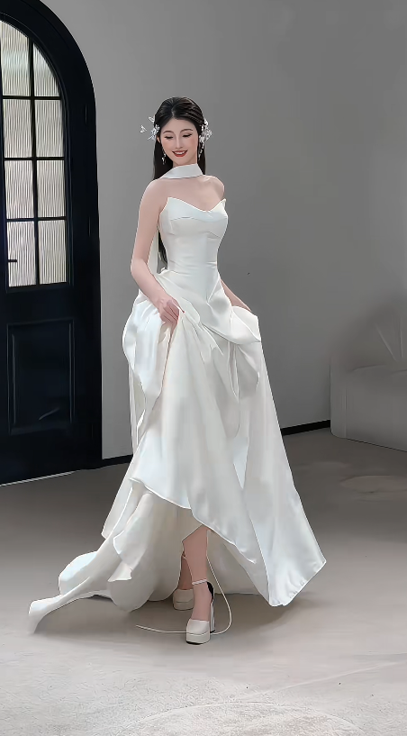 Robe de mariée intemporelle en satin coupe fourreau, Robe de mariée blanche EW04767