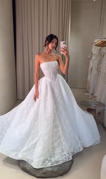 Robe de mariée bustier intemporelle coupe trapèze, Robes de mariée en dentelle, Robe de mariée blanche EW04768