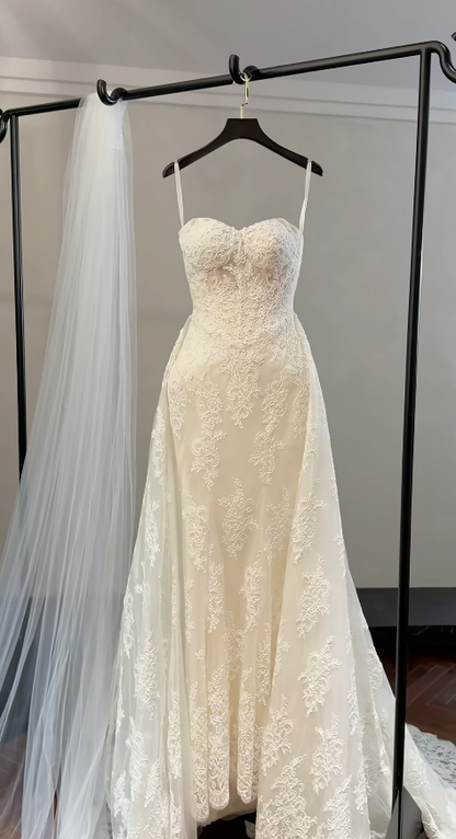 Robe de mariée intemporelle fourreau Sweetheart en dentelle Robes de mariée blanches EW04771
