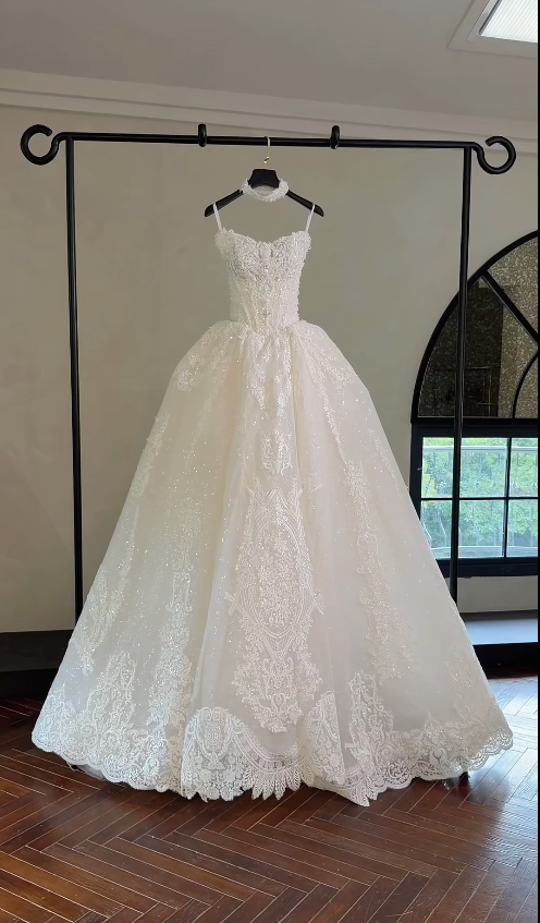 Robe de mariée intemporelle bustier trapèze en dentelle appliquées Robes de mariée blanches Robe de mariée EW04774