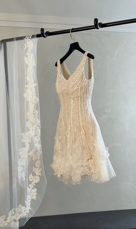 Robes de mariée courtes évasées en tulle perlées à bretelles chic Robe de mariée blanche EW04778