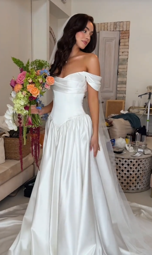 Elegant White Bridal Dress A-Line Wedding Dress Off-shoulder Satin Bridal Gown EW04789