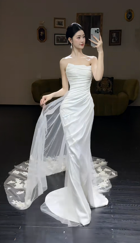 Elegant Strapless Wedding Dress Sheath Satin Bridal Dress White Bridal Gown  EW04795