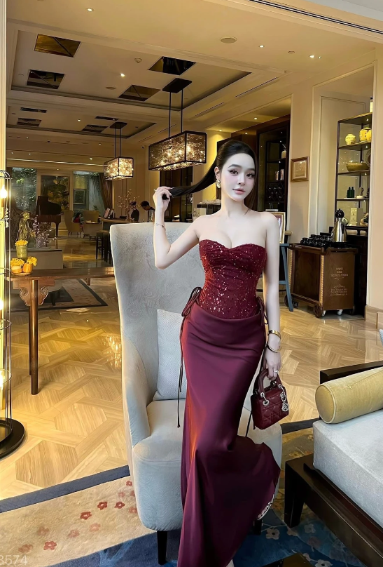 Élégante Robe de Soirée de Bal Bourgogne, Coupe Droite Cœur en Satin, Longue EW04810