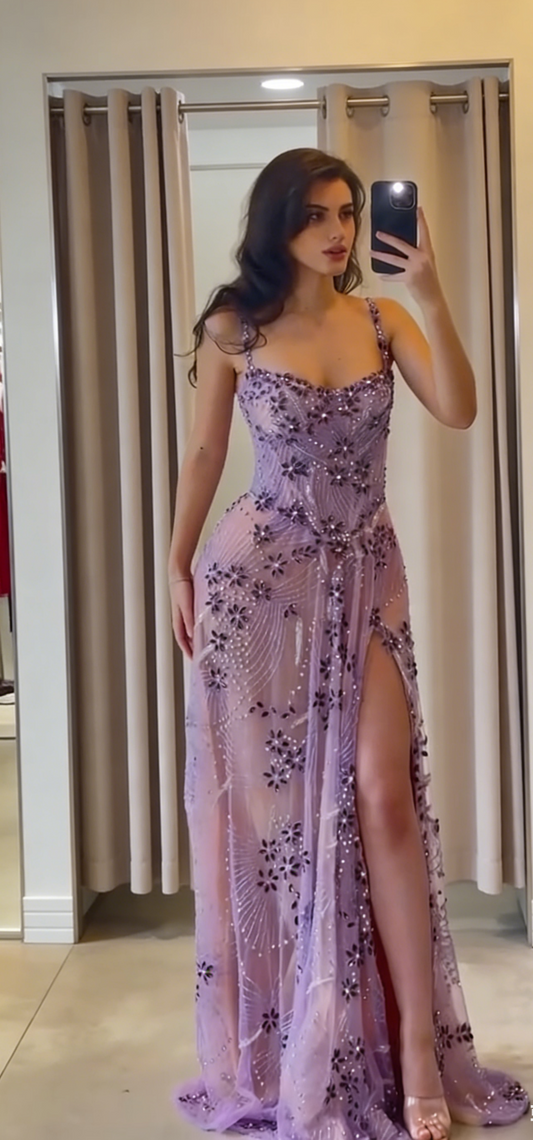 Elegantes lila Ballkleid Geburtstagskleid Träger Scheide Perlen Tüll Langes Abendkleid Mit Schlitz EW0713