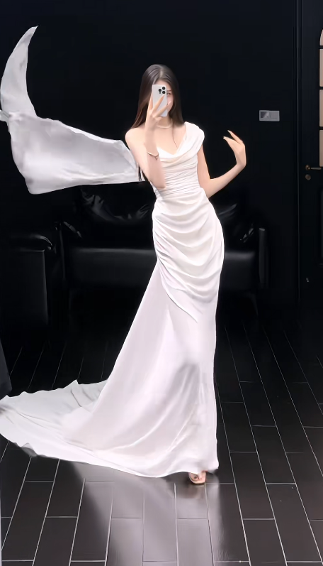 Robe de mariée intemporelle fourreau à une épaule en mousseline Robe de mariée blanche EW07166