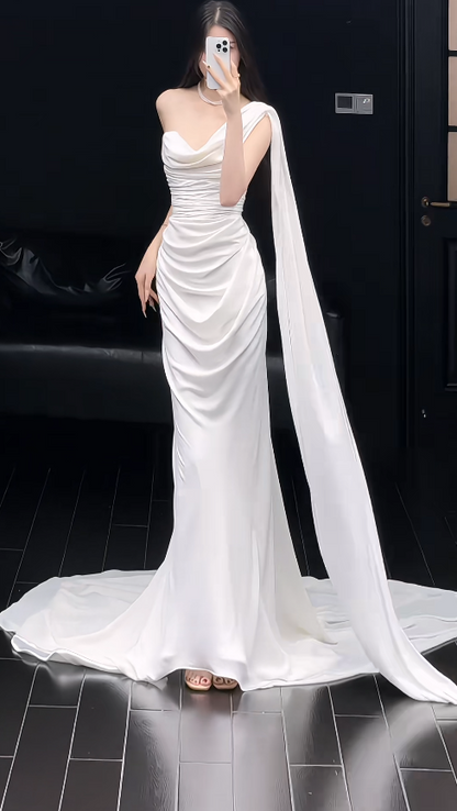 Robe de mariée intemporelle fourreau à une épaule en mousseline Robe de mariée blanche EW07166