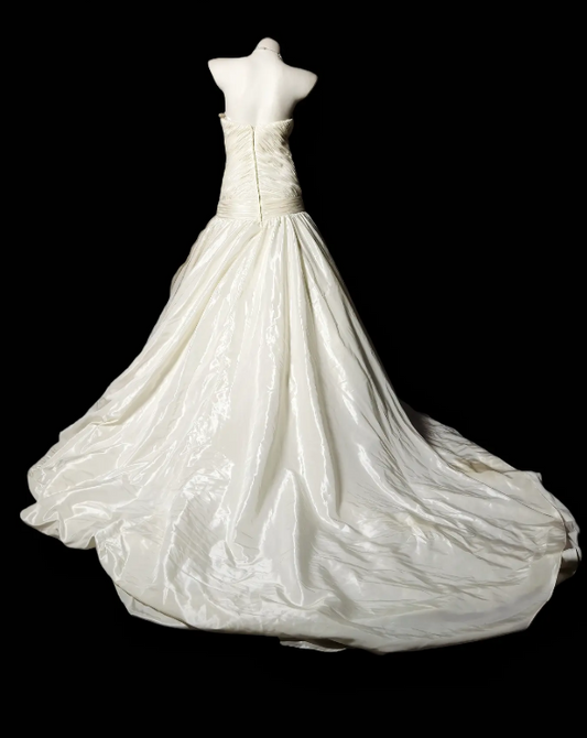 Elegant Sweetheart A-Line Wedding Dress Satin White Bridal Dress without Sleeves EW07495
