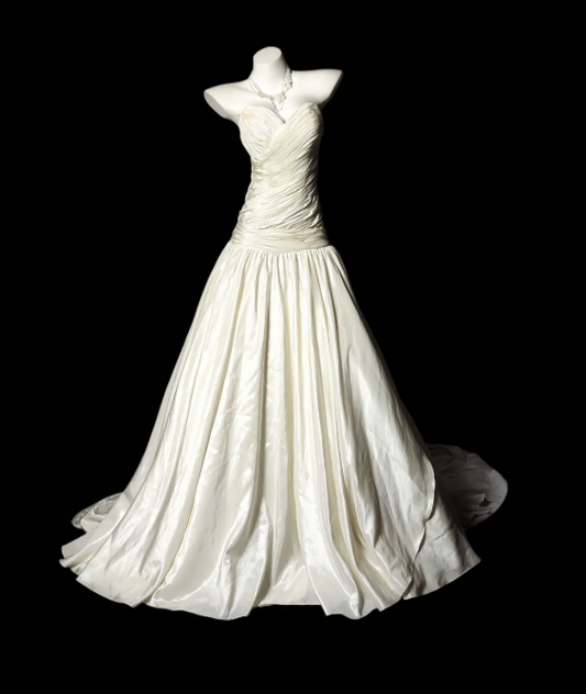 Elegant Sweetheart A-Line Wedding Dress Satin White Bridal Dress without Sleeves EW07495