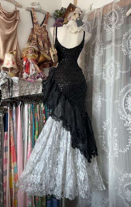 Chic Spaghetti Straps Sheath Lace Sequins Long Evening Dress Black Prom Dress EW08959
