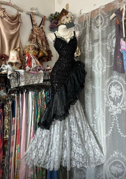 Chic Spaghetti Straps Sheath Lace Sequins Long Evening Dress Black Prom Dress EW08959