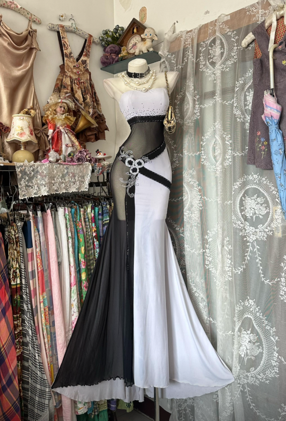 Elegantes, trägerloses, figurbetontes Chiffon-Abendkleid, langes Hochzeitsgastkleid Weiß EW08961