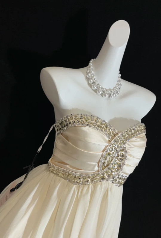Robe d'anniversaire sans bretelles chic Fourreau en mousseline Robe de vacances champagne Robe de bal courte EW08967