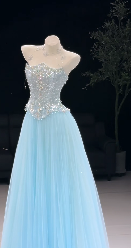 Élégante robe de bal bleu pâle sans bretelles en tulle, coupe trapèze, longue robe de soirée EW08976
