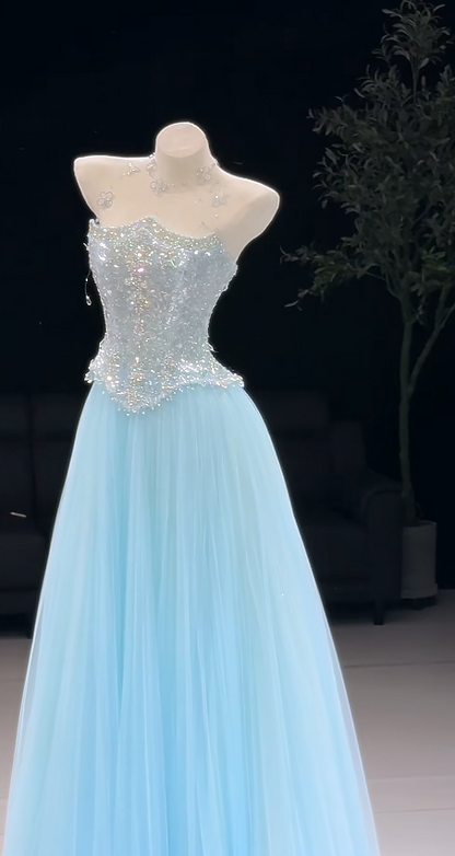 Élégante robe de bal bleu pâle sans bretelles en tulle, coupe trapèze, longue robe de soirée EW08976