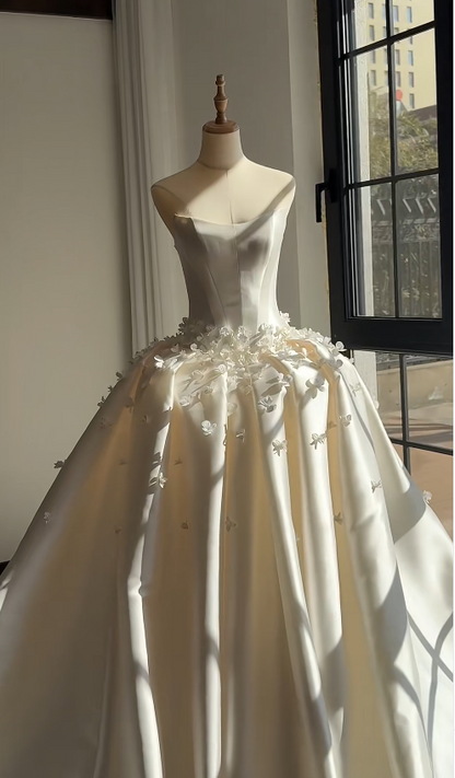 Robe de mariée chic sans bretelles trapèze en satin blanc Robe de mariée sans manches EW08979