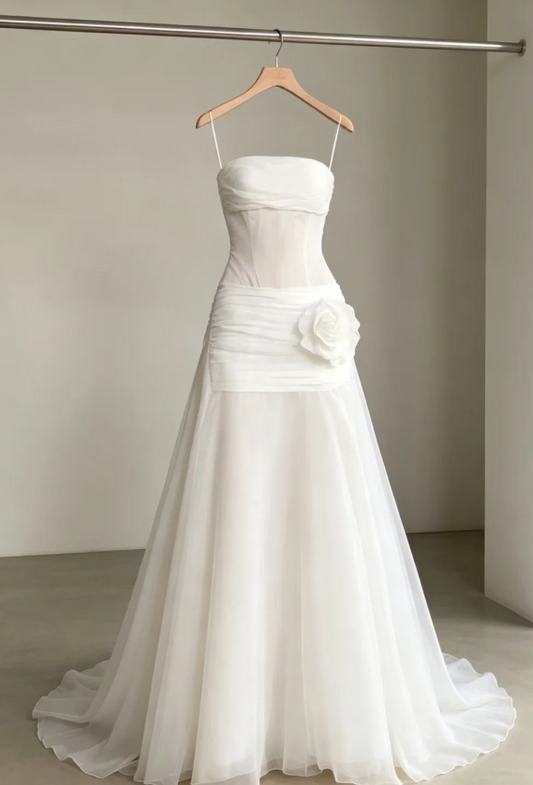 Chic Strapless Sheath Wedding Dress Tulle White Bridal Gown Sleeveless Bridal Dress EW08980