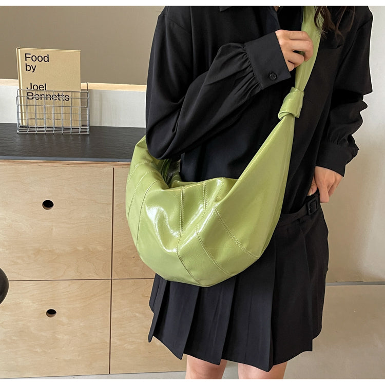 Fashion large capacity commuter messenger bag croissant ED0286
