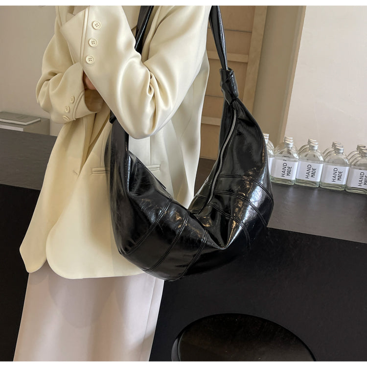Fashion large capacity commuter messenger bag croissant ED0286