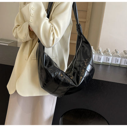 Fashion large capacity commuter messenger bag croissant ED0286