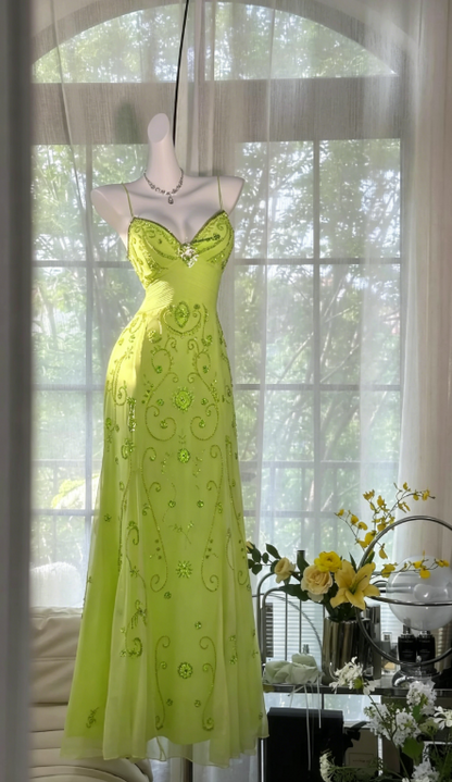 Wunderschönes, buttergelbes Spaghettiträger-A-Linien-Tüll-Ballkleid mit Perlen, rückenfreies Abendkleid ED02094