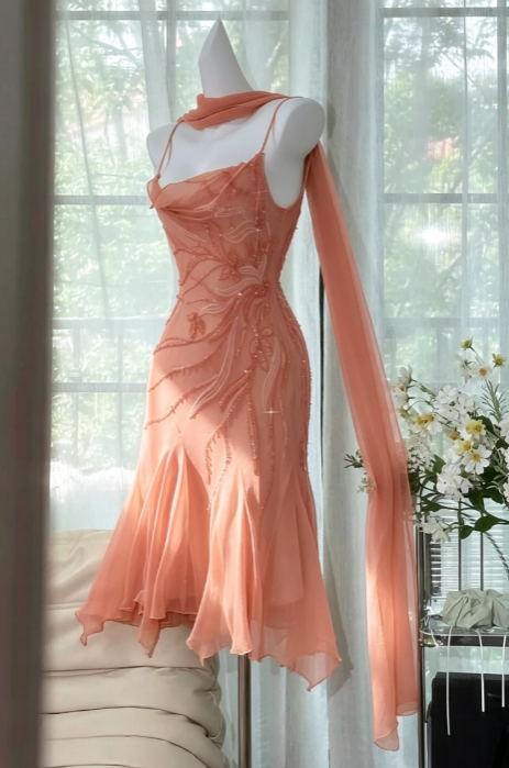 Fairytale Bud Grünes Etuikleid, kurzes Ballkleid, Chiffon, rückenfreies Partykleid mit Perlen ED02275
